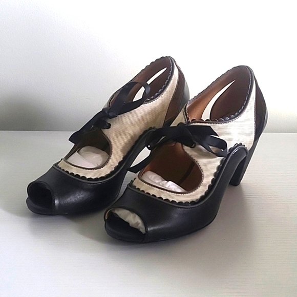 Chelsea Crew Mascot Shoes - Picture 2 of 4